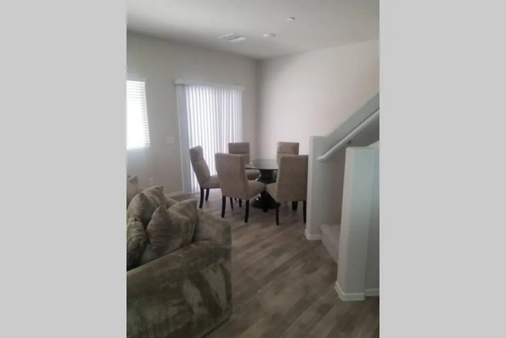 Beautiful Townhouse With King Suite!