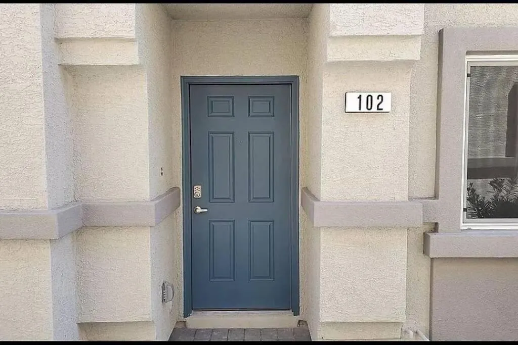 Beautiful Townhouse With King Suite! 美国